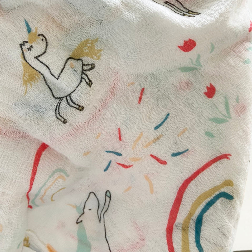 Kích thước của khăn vừa phải cho em bé, chất liệu muslin mềm mại, thân thiện cho da bé là mình ưng lắm rồi nè.