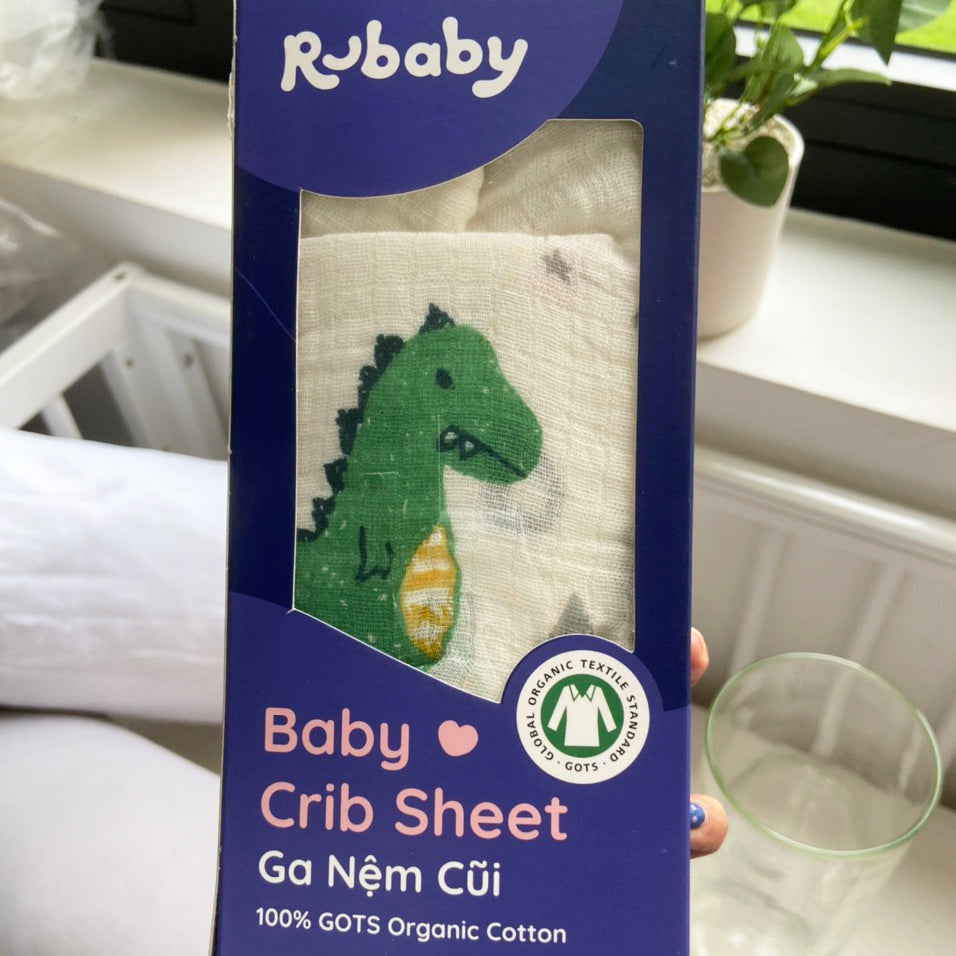 Chất liệu muslin làm ga nệm cho em bé quá là mềm mịn, mình cũng yên tâm khi chọn lựa. 