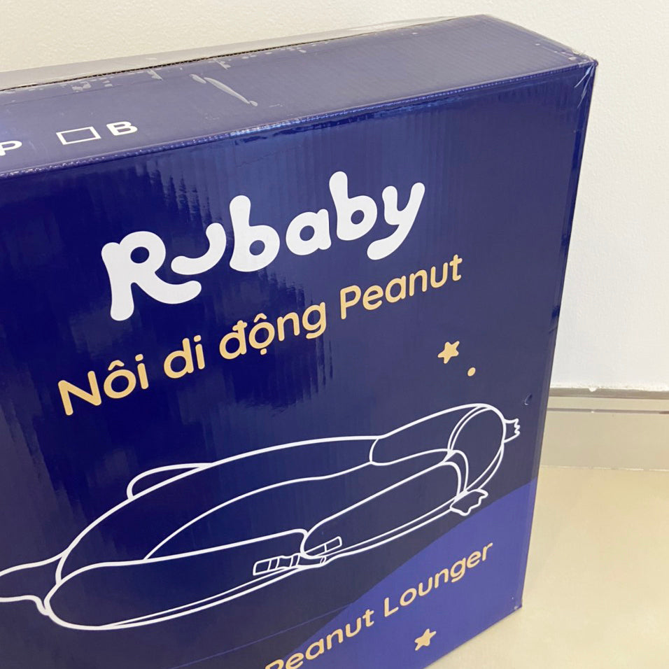 Nôi di động nên là mang đi đâu cũng dễ, đặt trên giường bố mẹ cho bé ngủ chung cũng được luôn nè. 